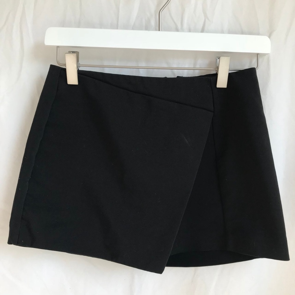 Express black skort size 00 shorts skirt